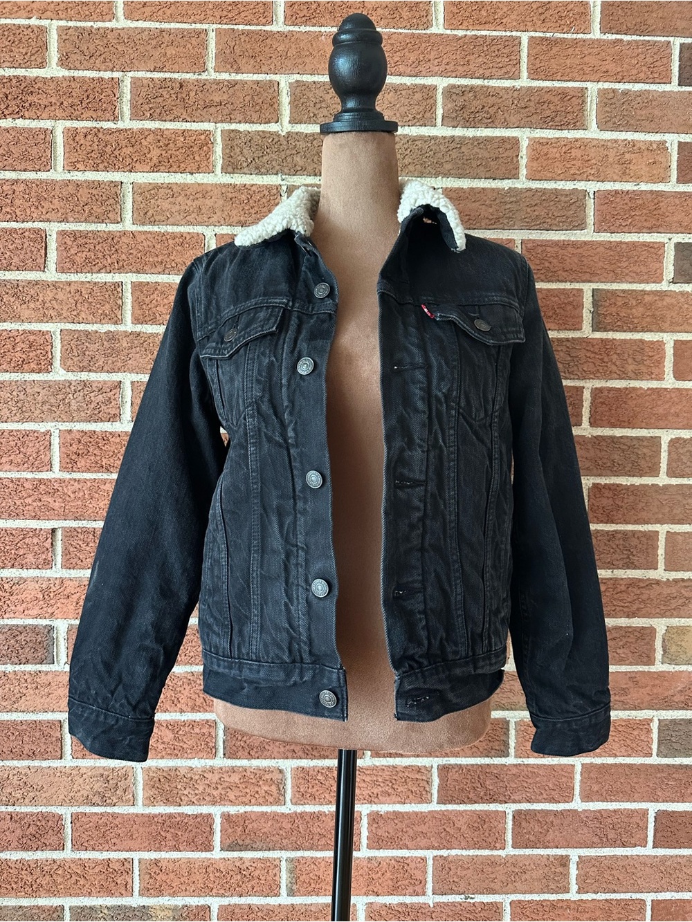 Levi’s Women’s Medium Black Sherpa Lined Denim Trucker Jacket Button Front